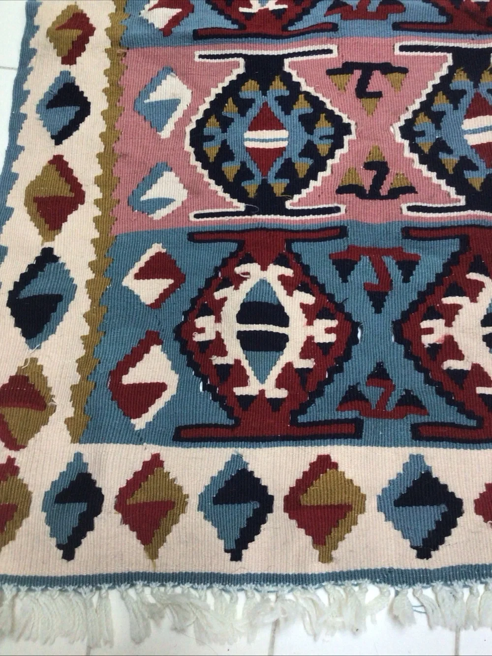 Handwoven rug kilim, wool, Aztec pattern Southwestern, fringes, 32” x 52”